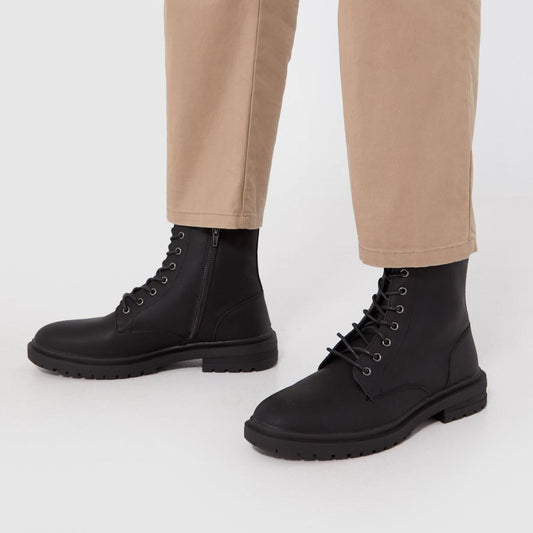 Duncan Lace Up in Black